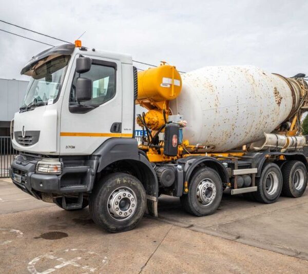Camion Malaxeur à béton RENAULT